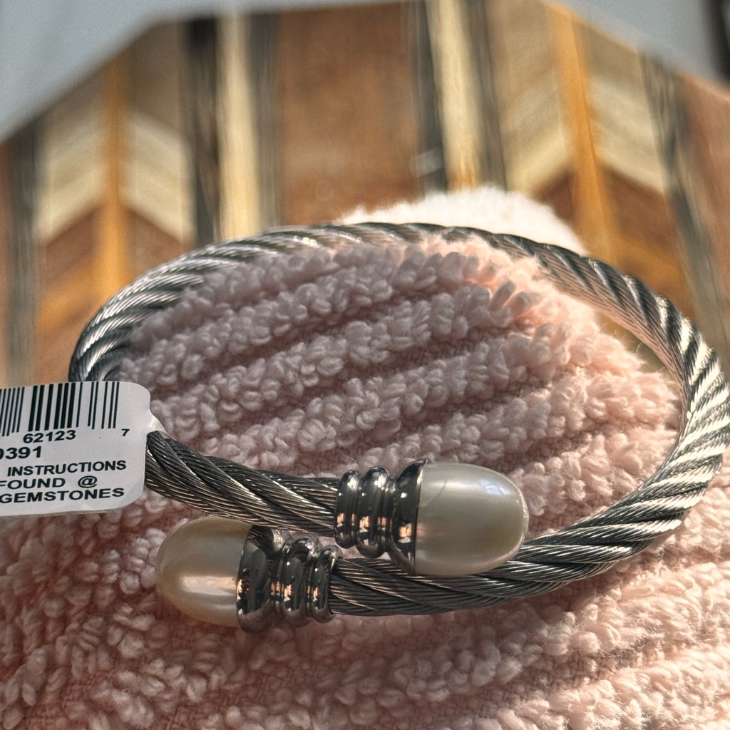 Elegant Silver And Pearl Women's Bracelet